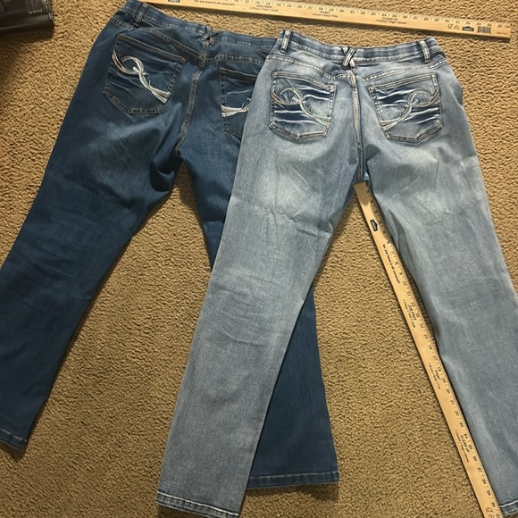 4 preowned pairs of women’s size 13-14. - Picture 5 of 13